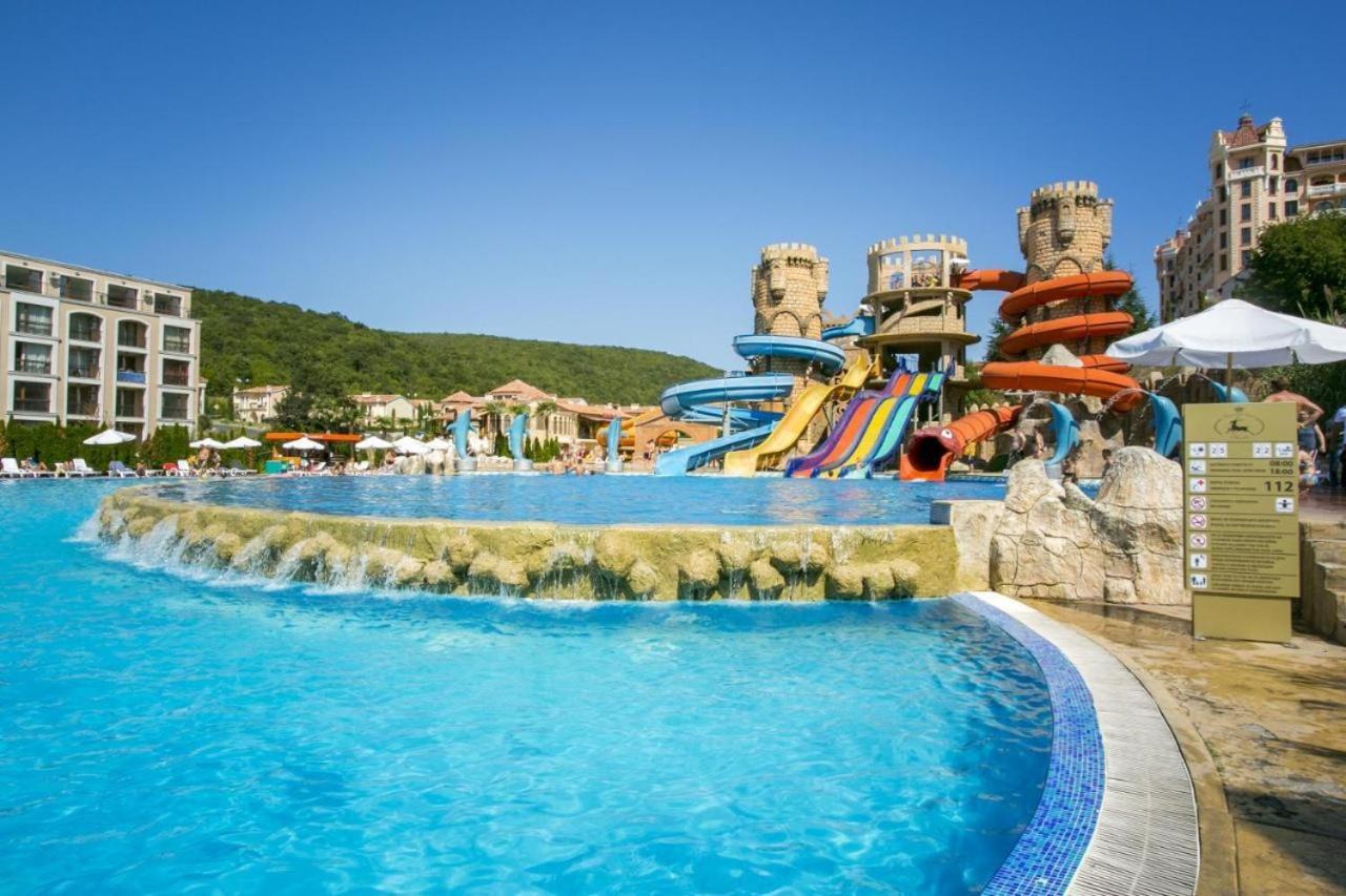 Andalucia Beach - Sea Viev Apartments Elenite Bagian luar foto