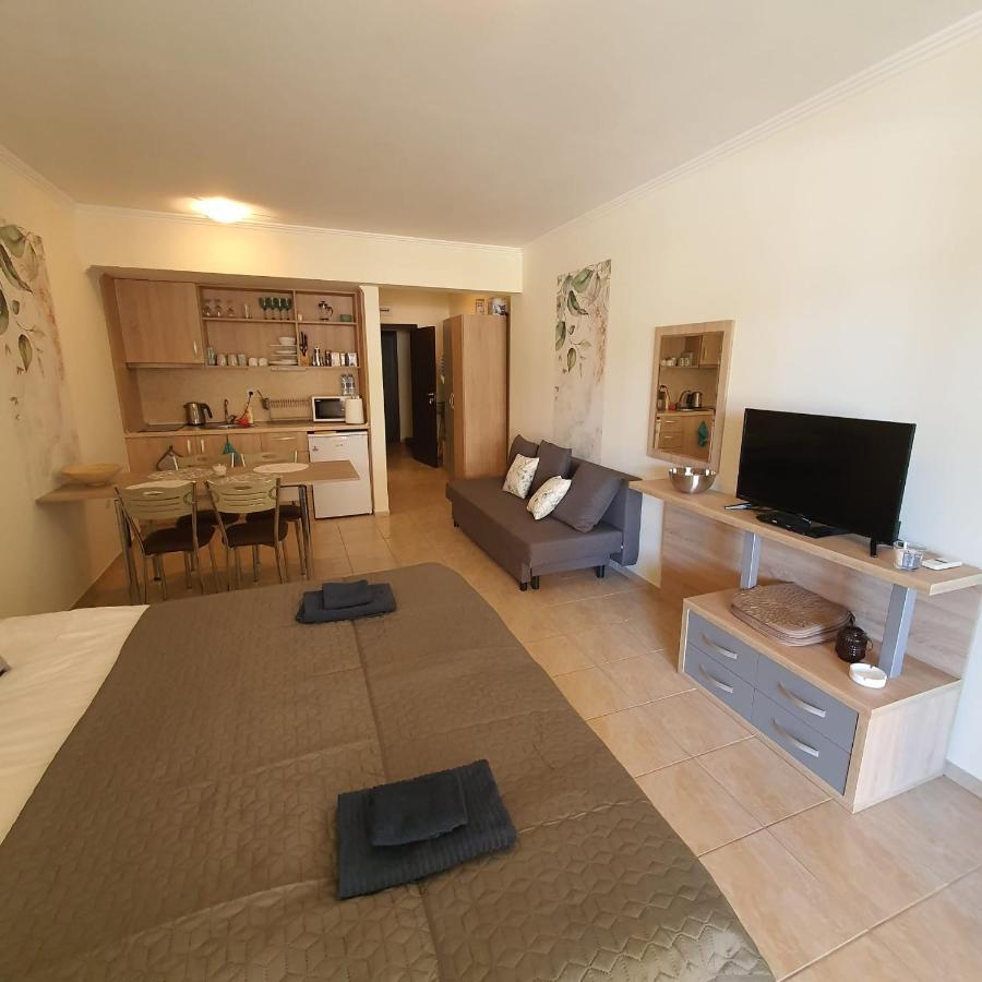 Andalucia Beach - Sea Viev Apartments Elenite Bagian luar foto