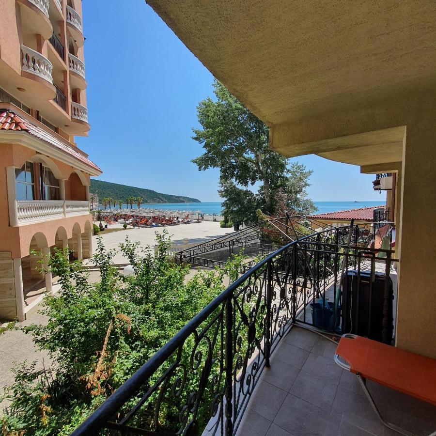 Andalucia Beach - Sea Viev Apartments Elenite Bagian luar foto