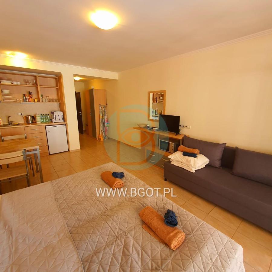 Andalucia Beach - Sea Viev Apartments Elenite Bagian luar foto